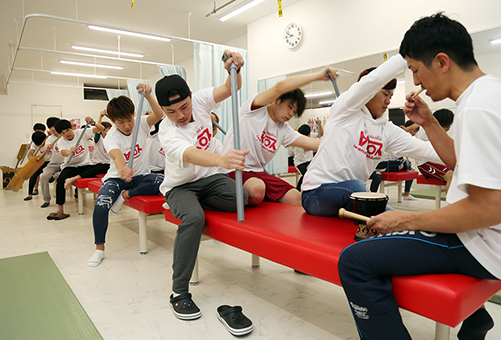 初出場のペーロン競漕へ向けて練習に励む「赤穂の人たち」