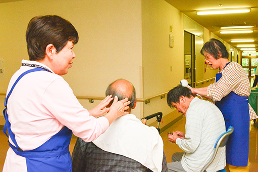 「さくら賞」を受賞した土筆会の活動のようす