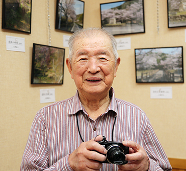 92歳で初めての写真作品展を開いた入潮益夫さん
