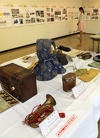 市立図書館で開催中の非核平和展