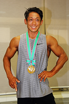 フィジークの県大会で優勝し、オールジャパン選手権へ意気込む衣笠洋司さん