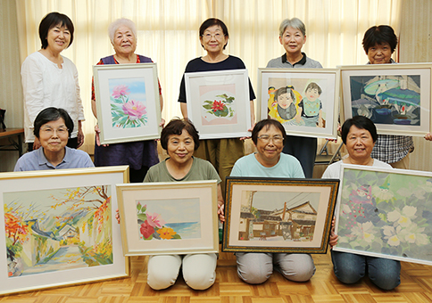 2年に一度の作品展へ出品する和紙ちぎり絵教室のみなさん