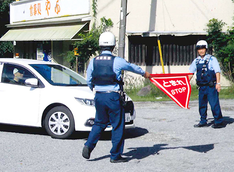 3警察署が合同実施した広域緊急配備訓練=赤穂署提供