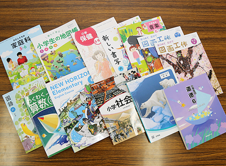 来年度から赤穂市内小学校で使用される教科書