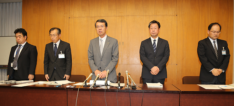 市職員から2人目の逮捕者が出たことを受けて行われた謝罪会見