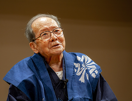 一人語り劇場を演じる木津川計氏