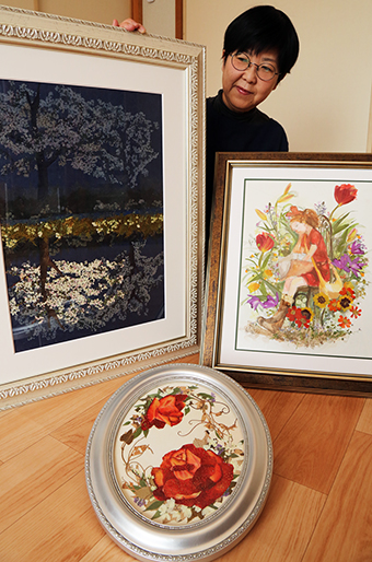 押し花作品の個展を開く藤井登貴子さん
