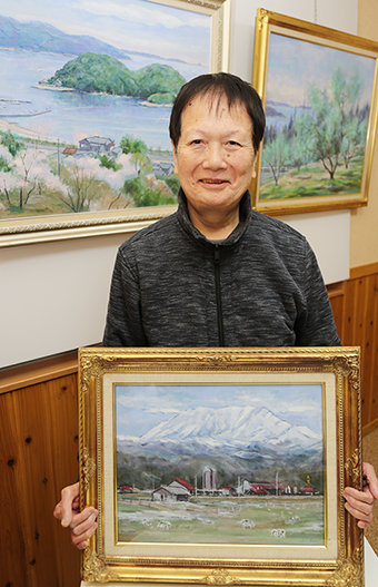 油彩画展を開く安藤慶一さん