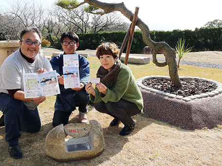 「恋人認定書」をPRする関係者のみなさん