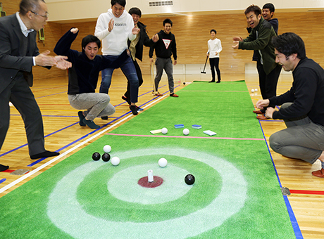 新種目「ラッキーストライク」のプレーを楽しむ関西福祉大のみなさん