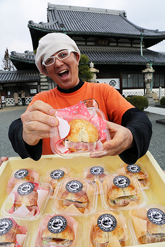 アコウバーガーのシリーズ12作目「冨森助右衛門」と鈴木誠さん