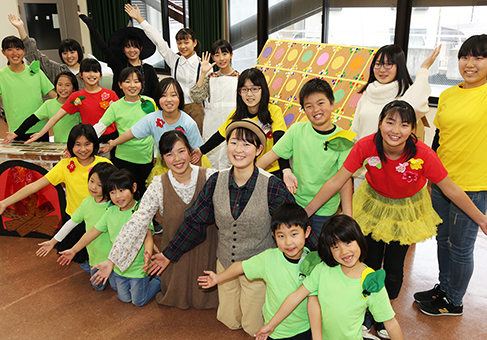定期演奏会へ向けてオペレッタ「ヘンゼルとグレーテル」を稽古中の赤穂市児童合唱団のみなさん
