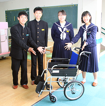資源ごみ回収の収益金で購入した車椅子