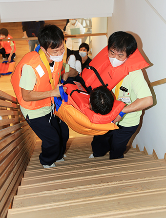「櫂の家」で行われた水害避難訓練