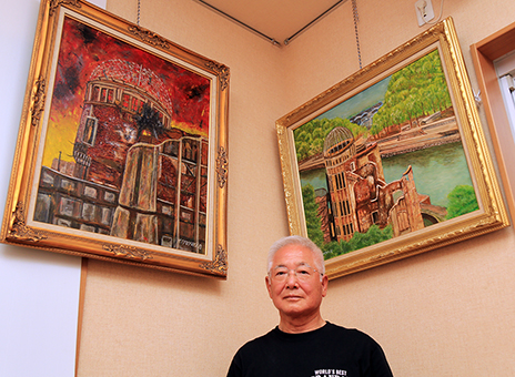 原爆ドームを描いた作品を中心に作品展を開く馬場清幸さん
