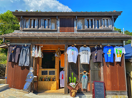 御崎きらきら坂にオープンした古民家古着店「CHarm」