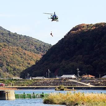 千種川で実施された救出救助訓練