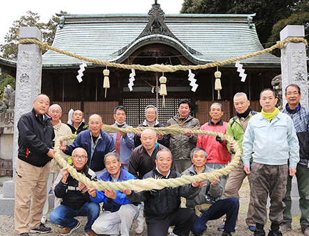 氏子らが手作りした西有年大避神社の大しめ縄