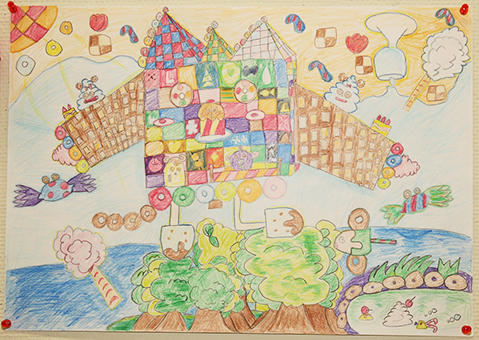 最優秀賞の大森璃子さんのデザイン画と、作品を元に再現された「お菓子の家」