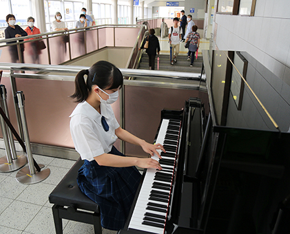 JR播州赤穂駅に設置された「希望のストリートピアノ」