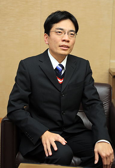 赤穂市議選へ共産公認で立候補することを表明した深町直也さん
