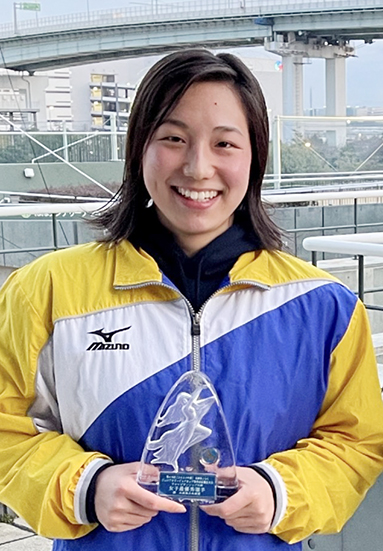 県JOC水泳で3冠を達成し優秀選手に選ばれた舩本愛子さん