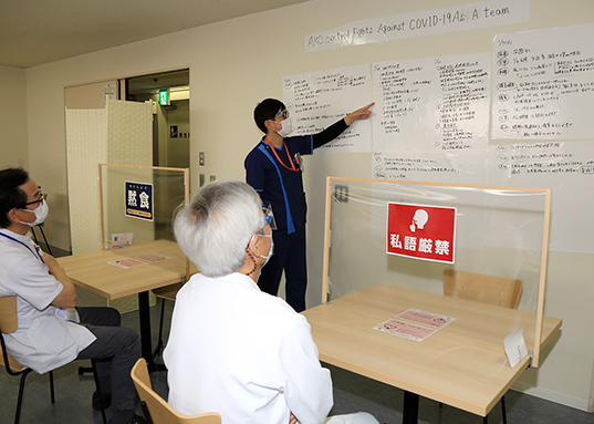 コロナ関連の情報を書き出した職員用食堂
