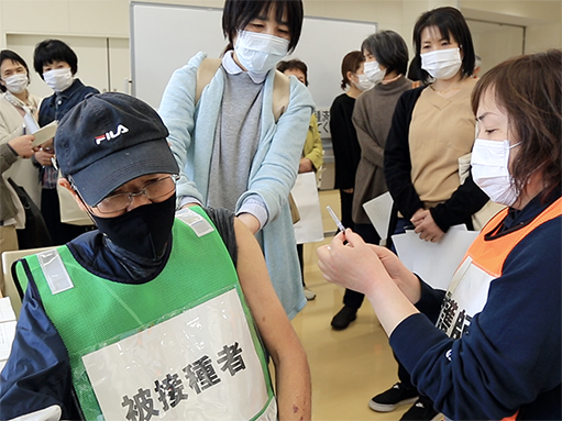 ワクチン集団接種へ向けて行われた模擬訓練