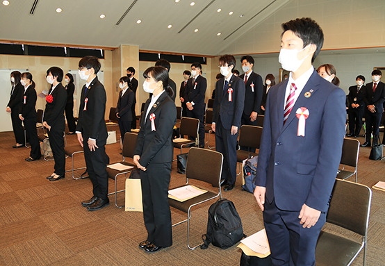 感染防止対策をとって開催された「新入社員のつどい」