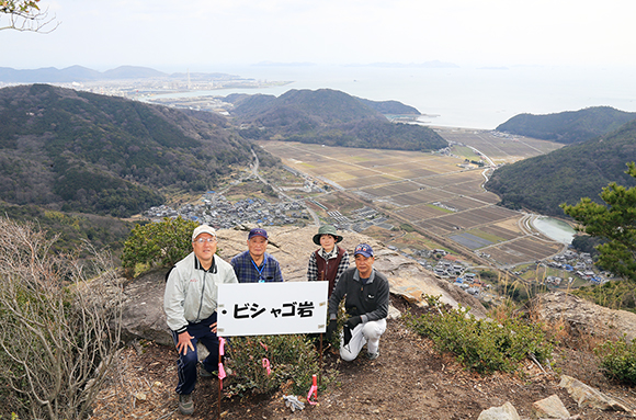 「ビシャゴ岩を地域の名所に」と張り切っている福浦地区のみなさん