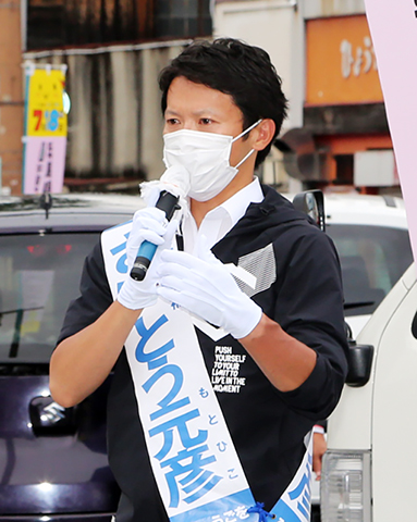 赤穂市内で街頭演説する斎藤元彦候補