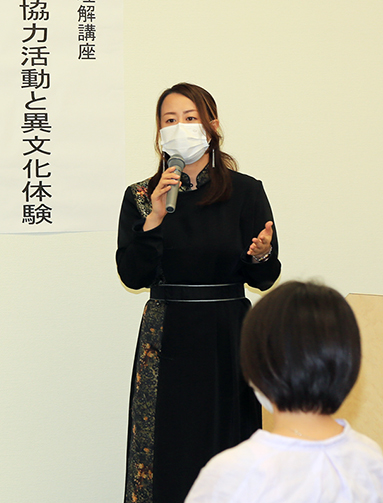 モンゴルでの活動について体験を語る奥田美咲さん
