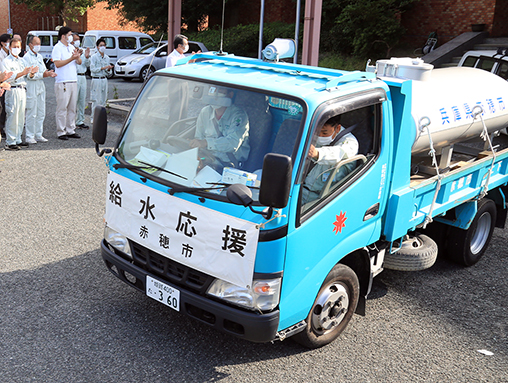 和歌山市での給水応援へ出発した給水車
