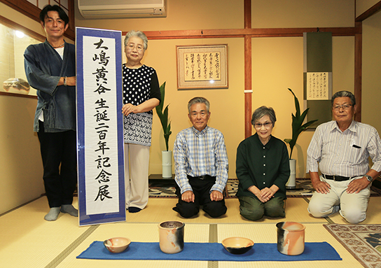 右から長棟州彦さん、桃井香子さん、大島靖彦さん、靖月さん、桃井ミュージアム支配人の長棟光亮さん