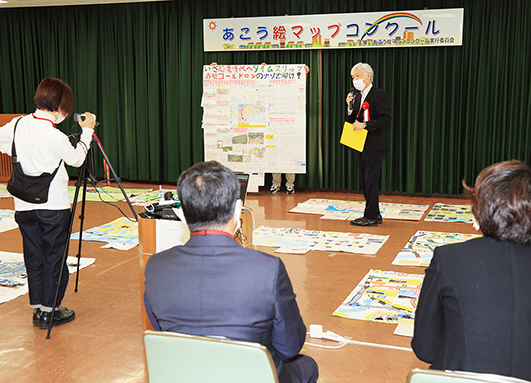 多彩な力作が多数出品された「あこう絵マップコンクール」の審査会