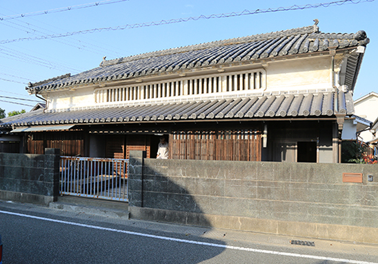 市街地景観重要建築物に指定されている濱尾家住宅