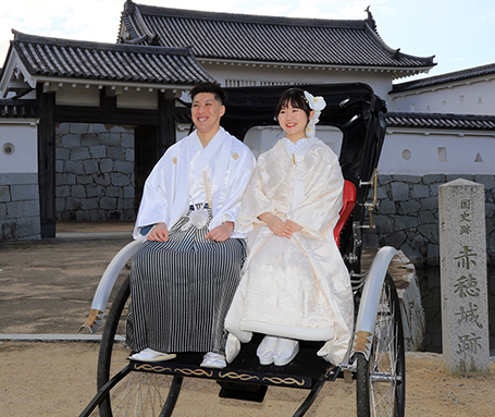 「お城ウエディング」で思い出に残る結婚式を挙げた本多竜誠さん・穂乃香さん