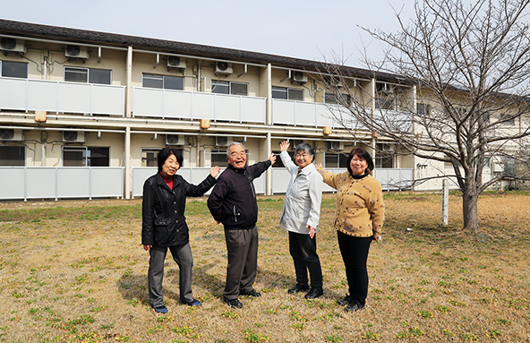 「温かく包み込むような居心地の良い場所を創っていきたい」と話す「komorebi」のみなさん