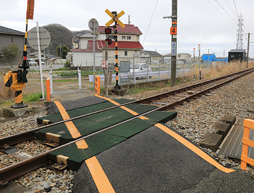 電車と鹿が衝突した踏切