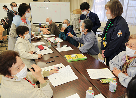 要介護や独居の高齢者の避難支援などについて話し合った防災活動勉強会