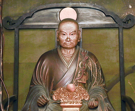 興福寺開山堂「蔭涼塔」に安置されている盤珪国師像