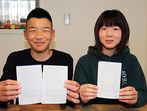 兄妹そろって危険物取扱者試験に合格した重政恵愛さんと來輝君