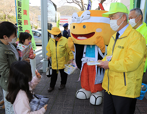 「春の全国交通安全運動」に先だって行われた街頭キャンペーン